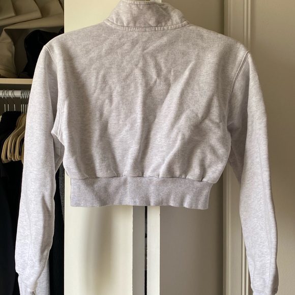 Aritzia TNA cozy fleece cropped sweater in grey - Picture 2 of 3